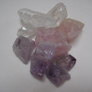 Rosenquarz-Amethyst-Bergkristall: Die einzelnen Edelsteine des Produkts Wasserbelebung mit Edelsteinen - Grundmischung