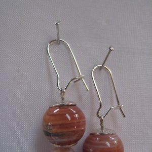 Wunderschöner Ohrhänger aus Karneol und Achat mit Zwischenstücken aus Silber:
